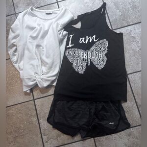 💖3-$50 Comfy Outfit Bundle
Stretch Shorts
Black Tee
White sweatshirt
Like New
